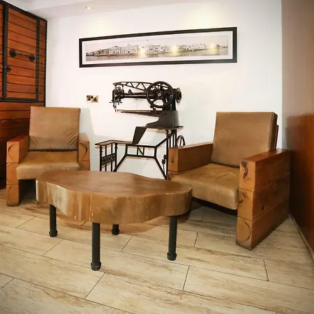 Pier Aparthotel 4*