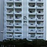 Pier Aparthotel
