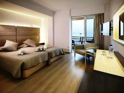Pier מלון דירות 4*